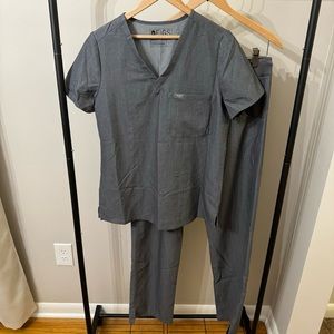 S/M Graphite FIGS Scrub Set